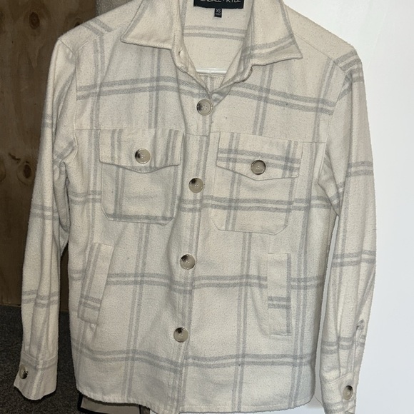 Kendall + Kylie Shacket - Picture 4 of 5